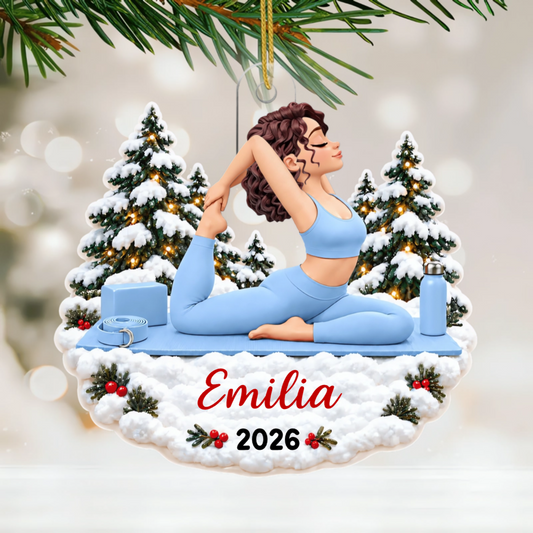 Yoga Frau_Mit_Verschneiten_Weihnachtsb_umen_ _Personalisiertes_Geschenk_Acryl Ornament_F_r_Yoga Liebhaber2